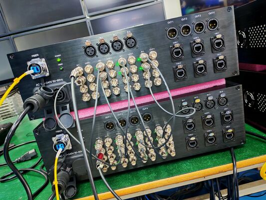 16 Kanäle 4K 12G SDI Videofaserübertragungssystem mit XLR Audio, 10GB Netzwerk, CNlinko Dual LC Fiber Connector fournisseur