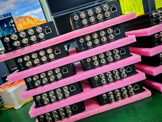 4 Kanäle 3G SDI-Eingang mit IP-Netzwerk Mehrsignalübertragungsgeräte über ein Glasfaserkabel fournisseur