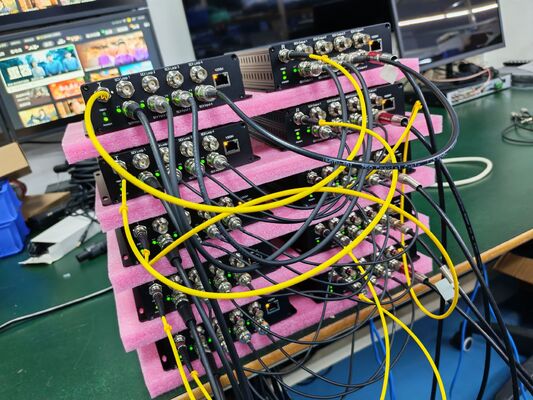 4x 3G SDI-Eingang mit 1GB-Netzwerk-Multi-Signal-Faserübertragungsgerät fournisseur
